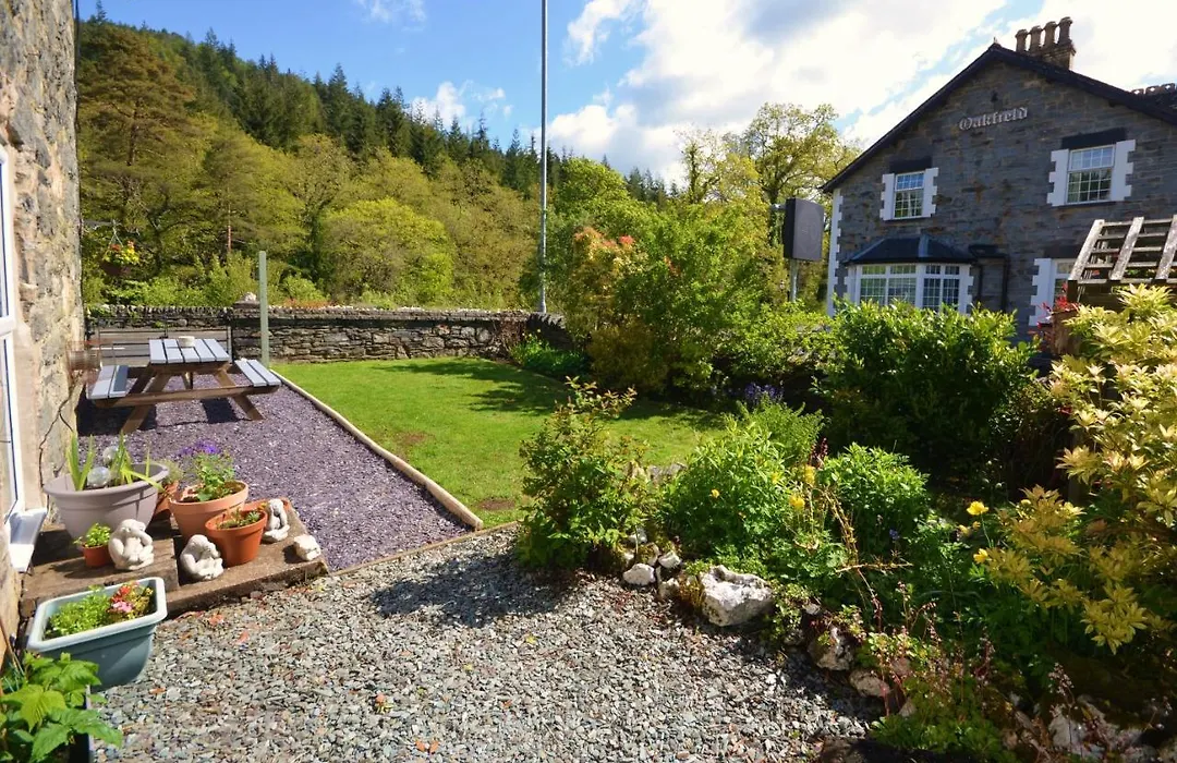 Cae Garw Guest House-1