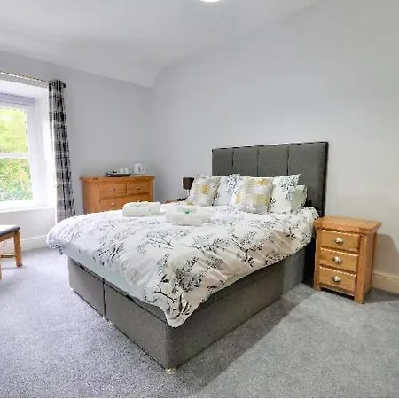 Cae Garw Guest House-3
